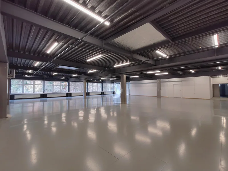 Gewerbe 4 Zimmer in Life-Center Rüti — photo 2