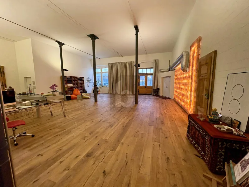 Commercial 2 rooms in Rüti — 2