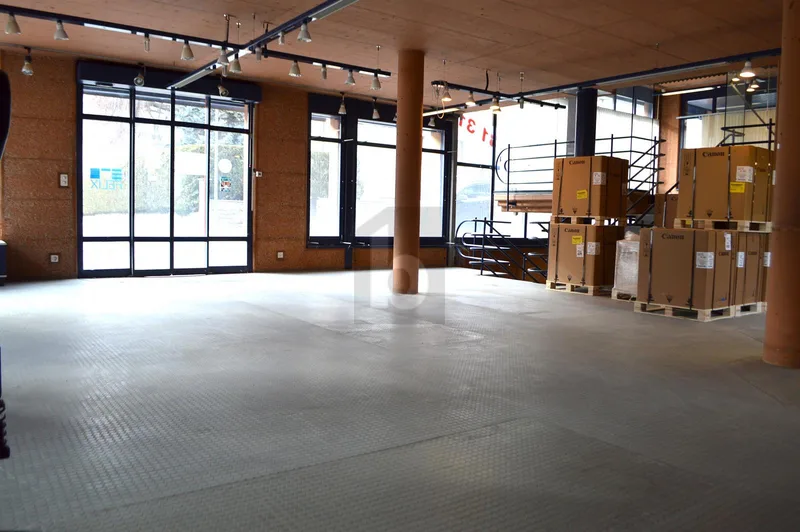 Commercial 8 rooms in Sierre — 5