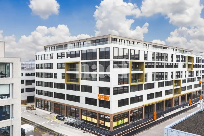 Commercial in zone industrielle