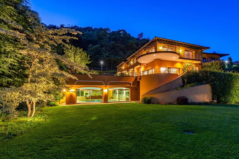 Maison / Villa 17 pièces à Porza — 3