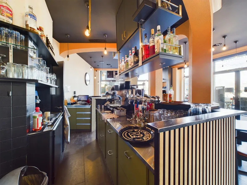 Commercial in St. Johann-Quartier — 2