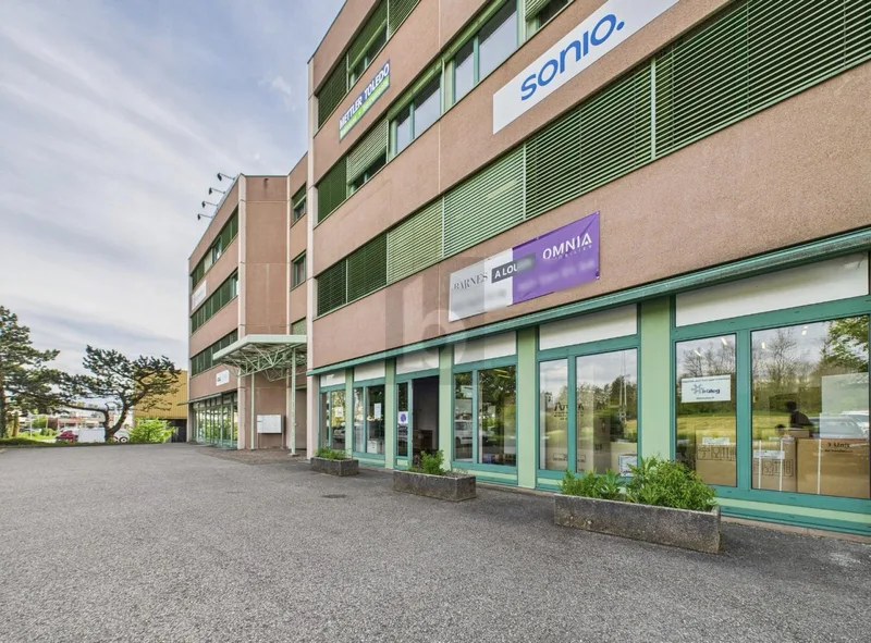 Commercial 5 rooms in Bussigny