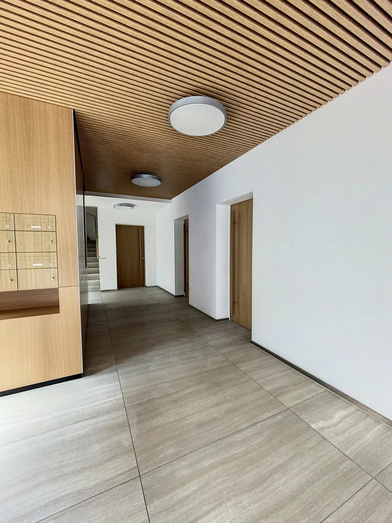 Gewerbe in Charmilles — photo 3