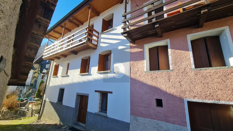 House / Villa 9 rooms in Acquarossa — 2
