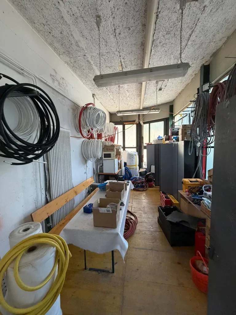 Commercial in Pully