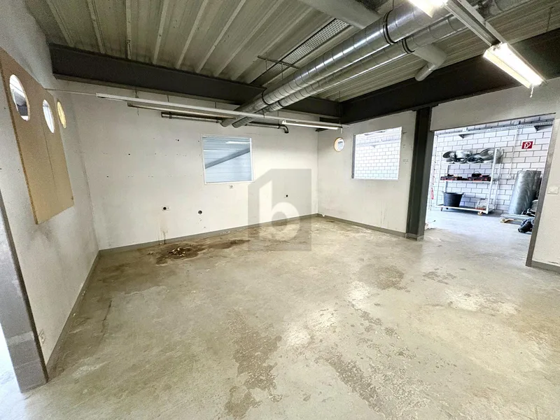 Commercial 4 rooms in Life-Center Rüti — 2