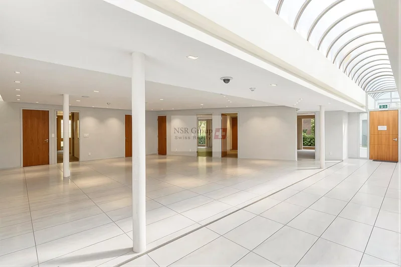 Commercial 16 rooms in Geneva — 2