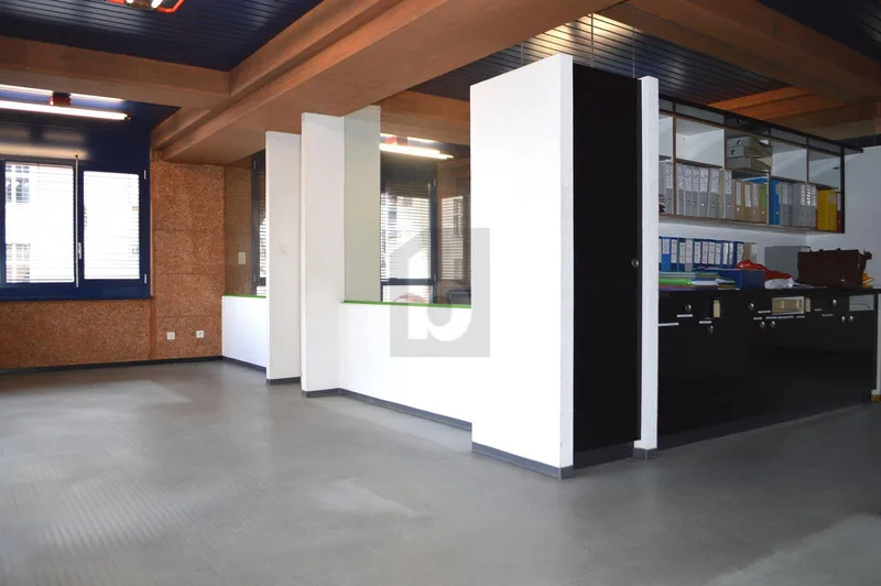Commercial 8 rooms in Sierre — 3