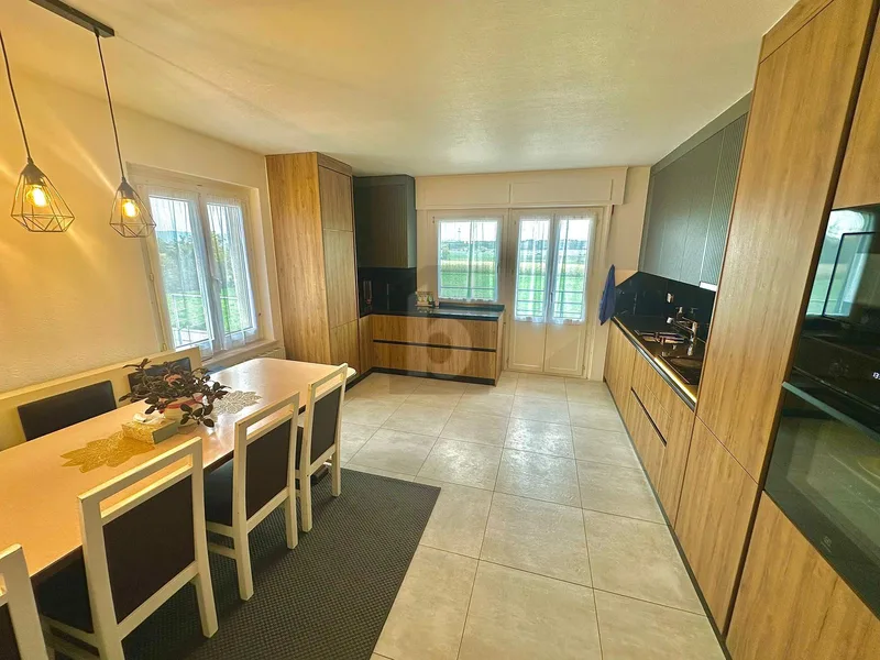 Apartment 7 rooms in Gampelen — photo 2