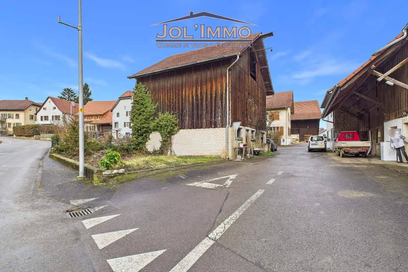 Gebäude in Vendlincourt — photo 12