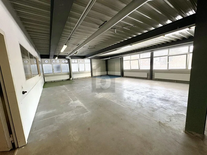 Commercial 4 rooms in Life-Center Rüti