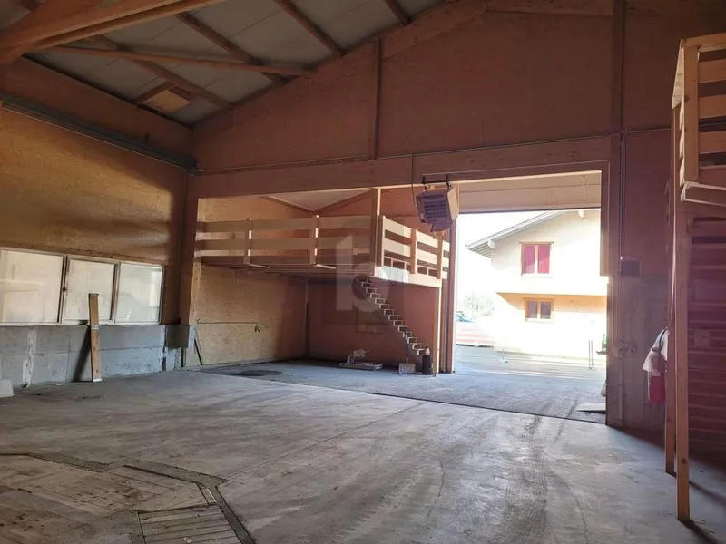 Commercial in Collombey