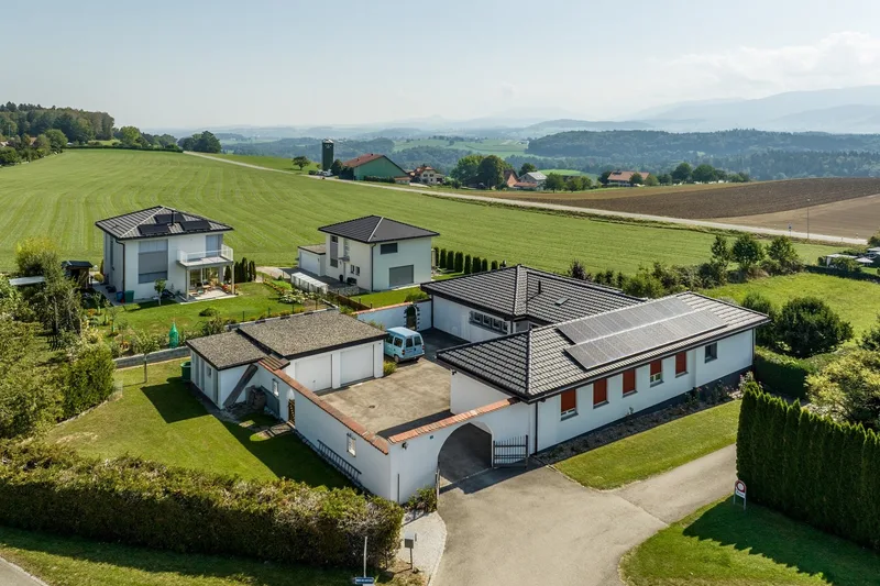 House / Villa 8 rooms in Cottens