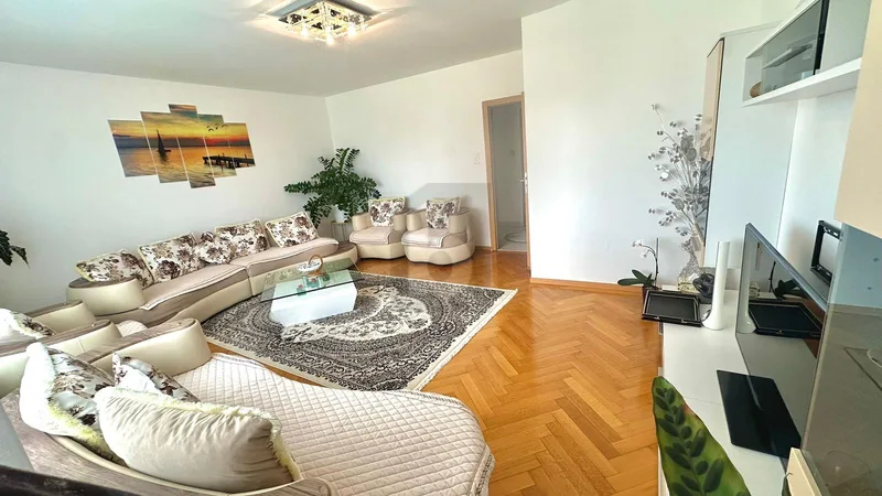 Apartment 7 rooms in Gampelen — photo 3