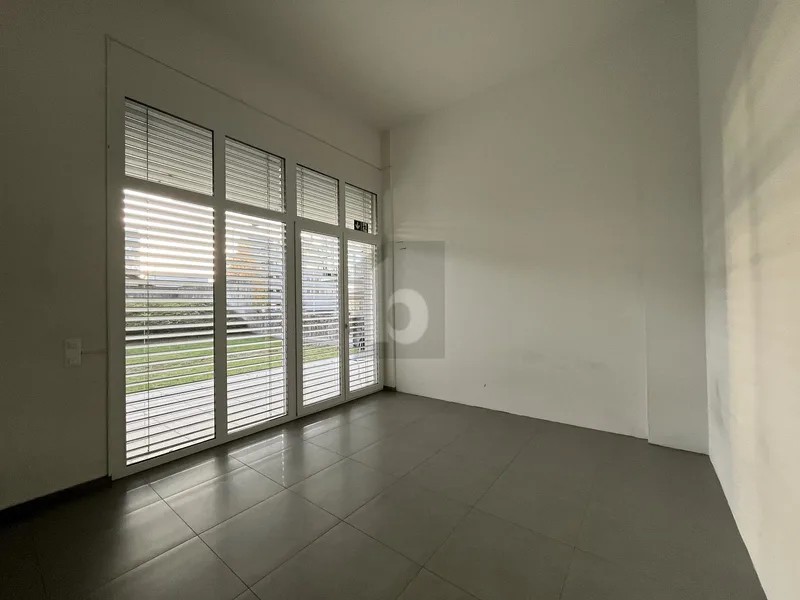 Gewerbe 5 Zimmer in Opfikon — photo 3