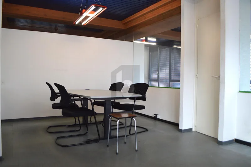 Commercial 8 rooms in Sierre — 2