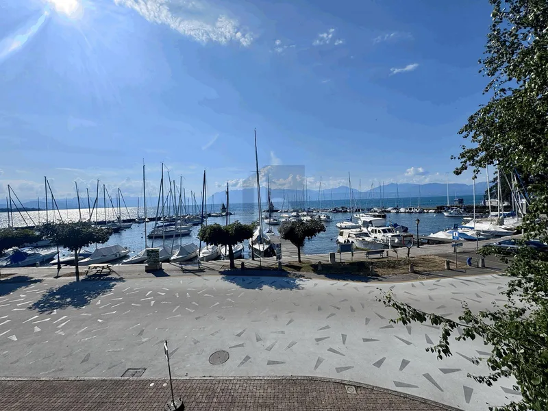 Commercial 20 rooms in Place du Port — 2