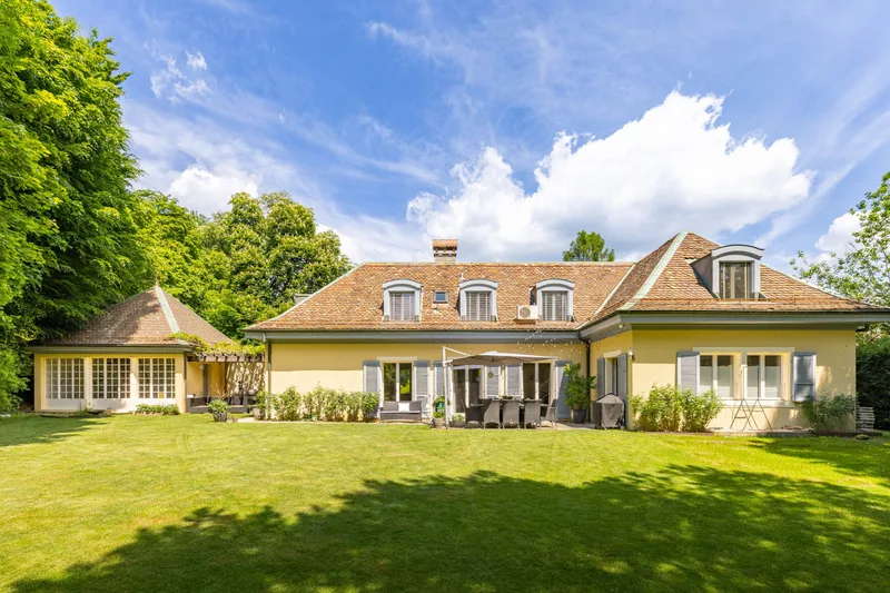 House / Villa 8.5 rooms in Château de Vennes