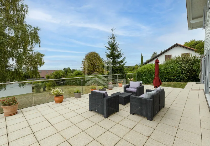 Maison / Villa 7 pièces à Givrins — photo 2