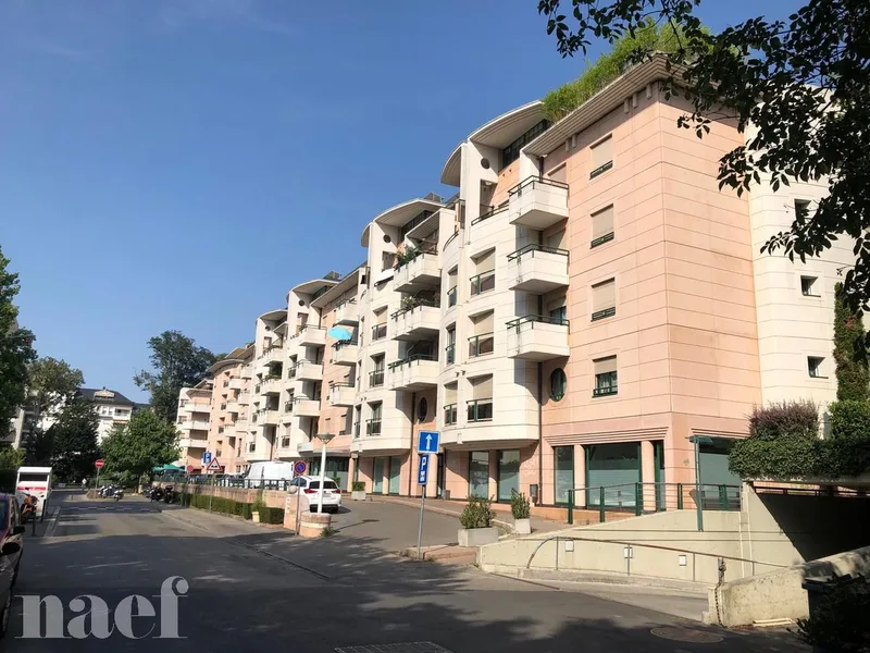 Commercial à quartier des Tulipiers