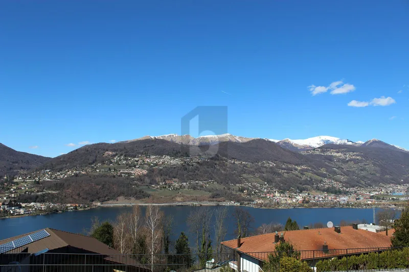 Maison / Villa à Collina d'Oro — 2