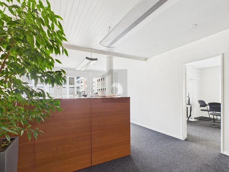 Commercial 7 rooms in Europaallee — 2