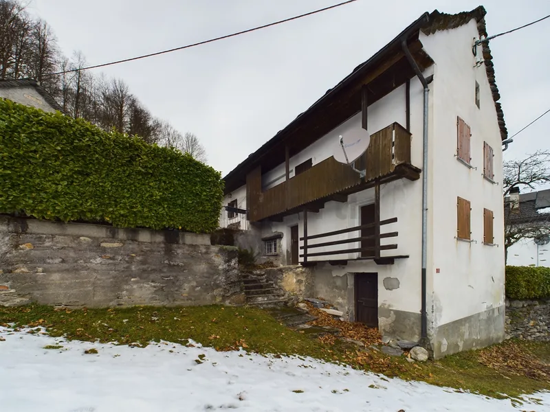 House / Villa 4 rooms in Leontica