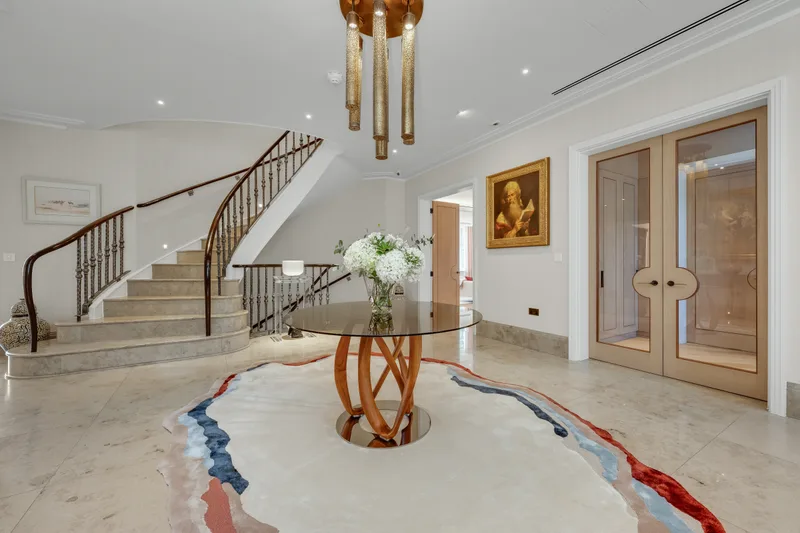 House / Villa 7 rooms in St George’s Hill — photo 3