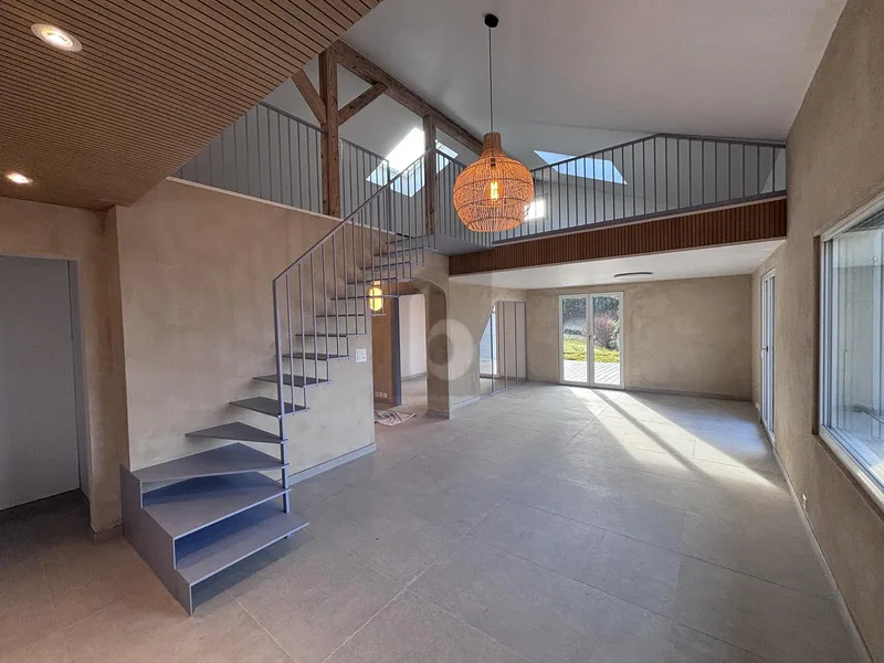 Maison / Villa 7 pièces à Villeneuve