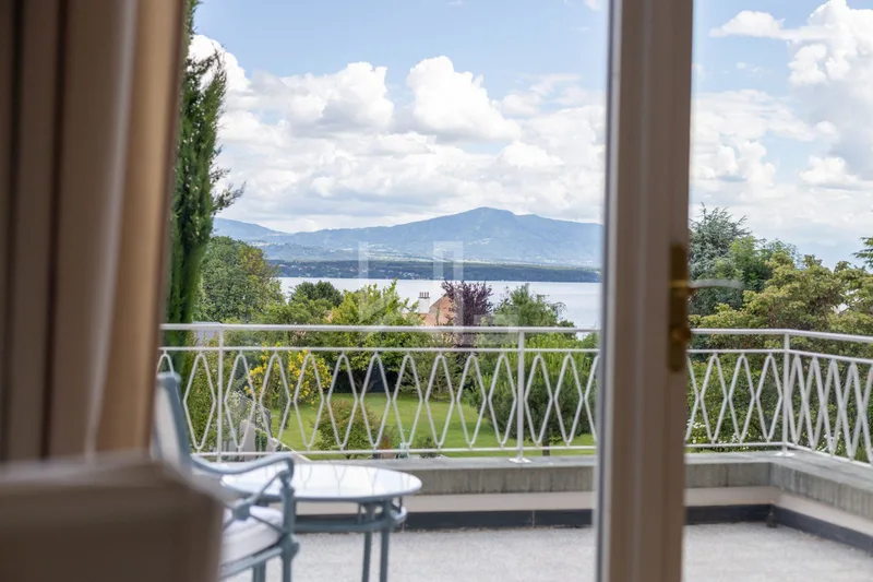 Haus / Villa 12 Zimmer in Nyon