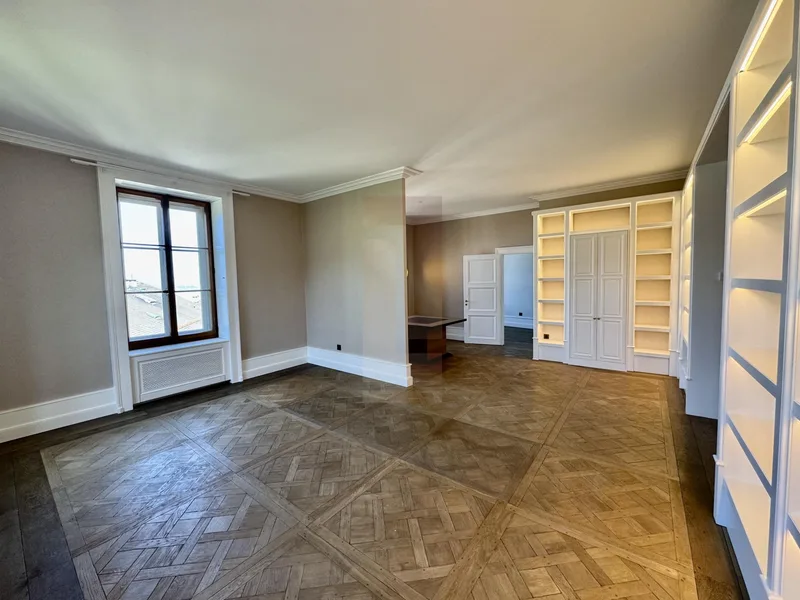 Apartment 6 rooms in Vieille Ville — 4