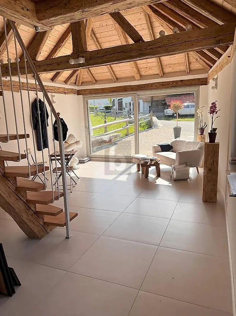 Commercial 2.5 rooms in Montilliez — 3