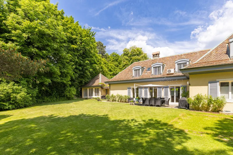 House / Villa 8.5 rooms in Château de Vennes — 16