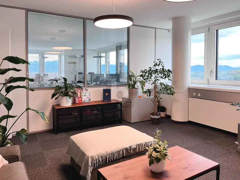 Commercial 6 rooms in Bussigny