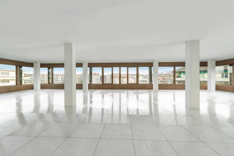 Commercial in Les Acacias — 2