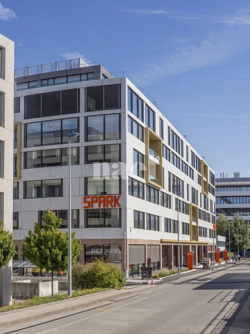 Commercial in zone industrielle — 2