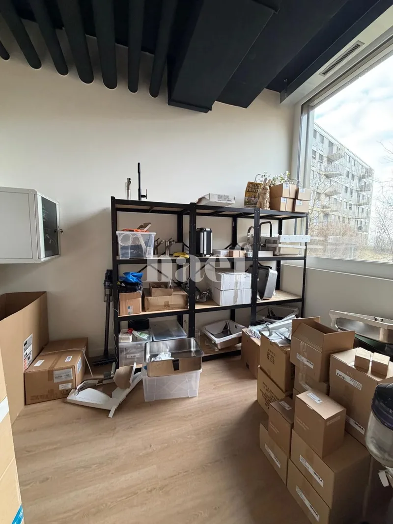 Commercial in Oassis — 8