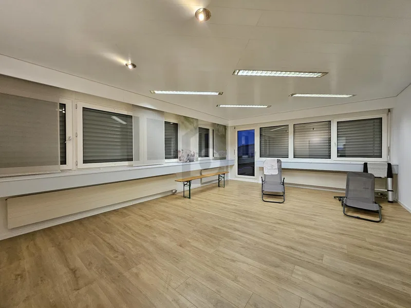 Commercial 8 rooms in Industriegebiet