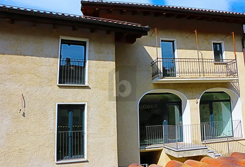 House / Villa 6.5 rooms in Beredino
