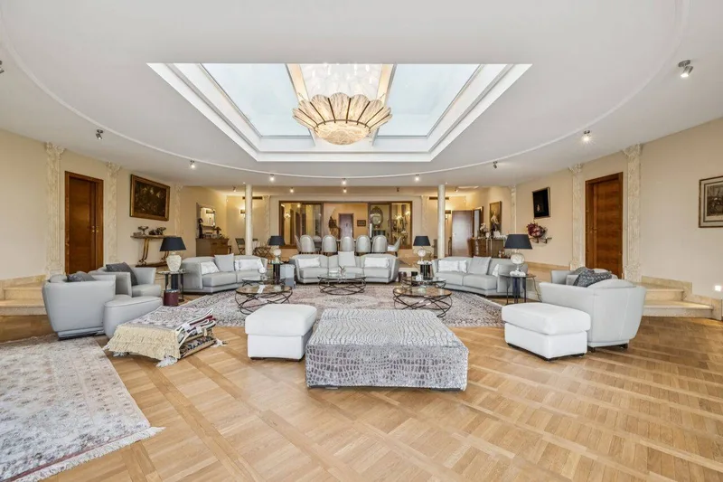 House / Villa 15 rooms in Dully — photo 12