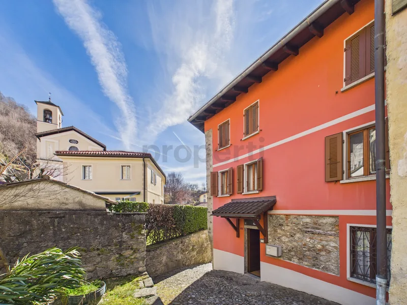 Haus / Villa 7.5 Zimmer in Mugena