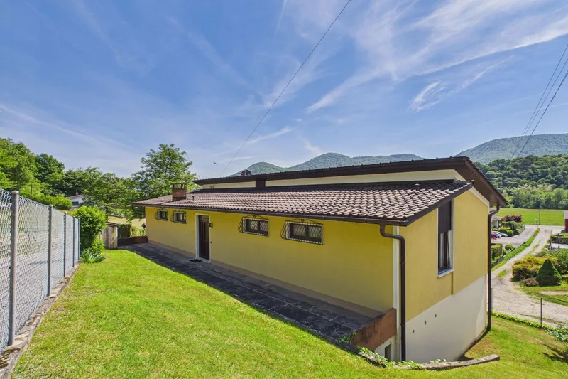 House / Villa 4.5 rooms in Tresa — 4