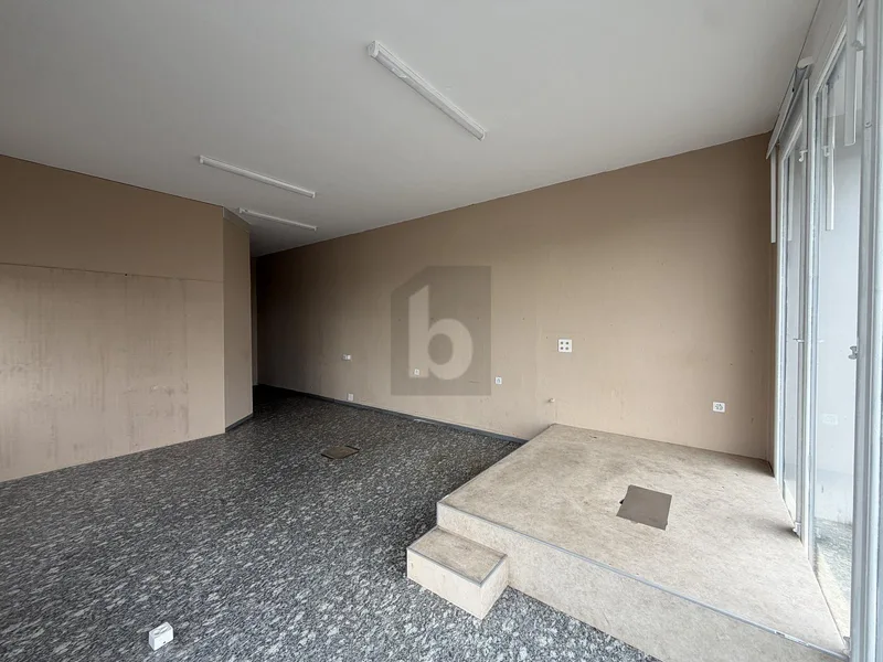 Gewerbe 3.5 Zimmer in Kloten — photo 3