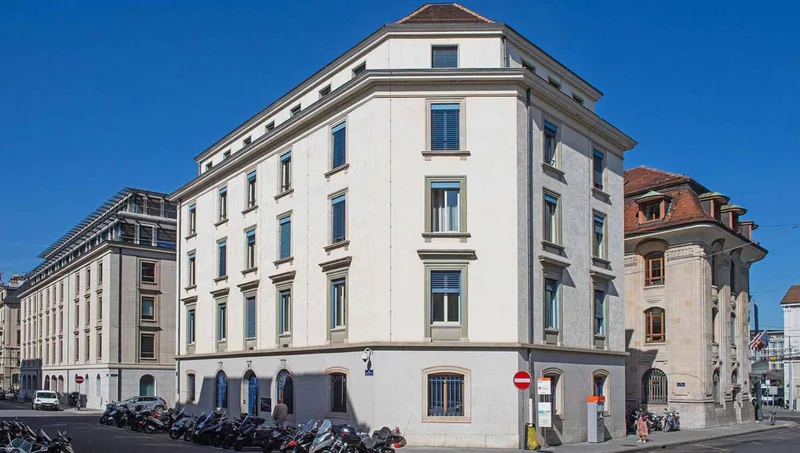 Gewerbe in Quartier des Banques — photo 2