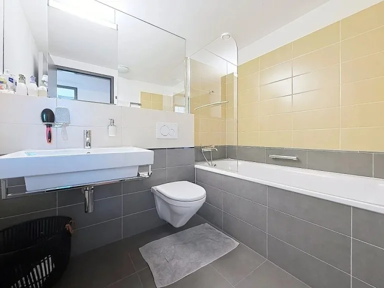Apartment 5 rooms in Eaux-Vives — 5