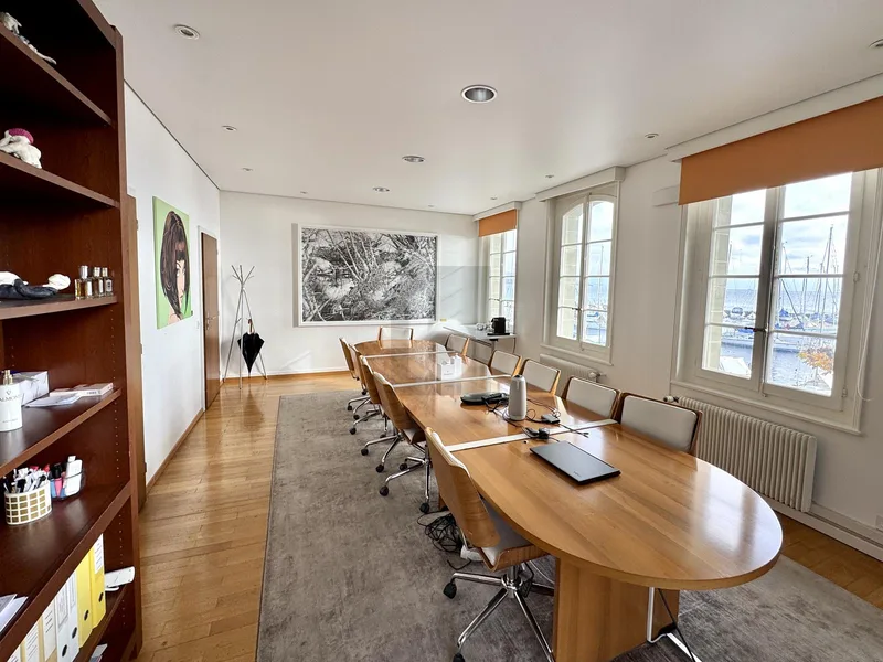 Commercial 20 rooms in Place du Port — 3