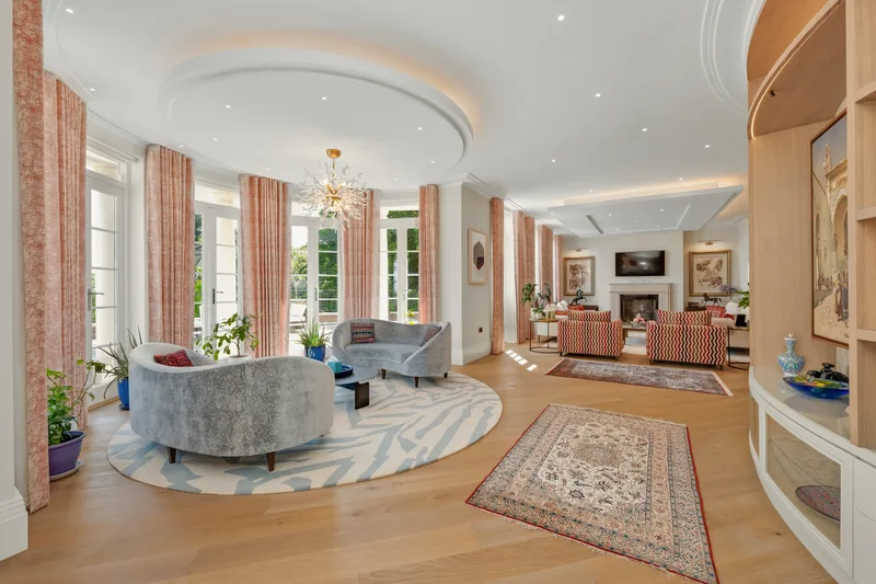 House / Villa 7 rooms in St George’s Hill — photo 6