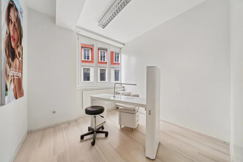 Commercial 5 rooms in La Chaux-de-Fonds — photo 7