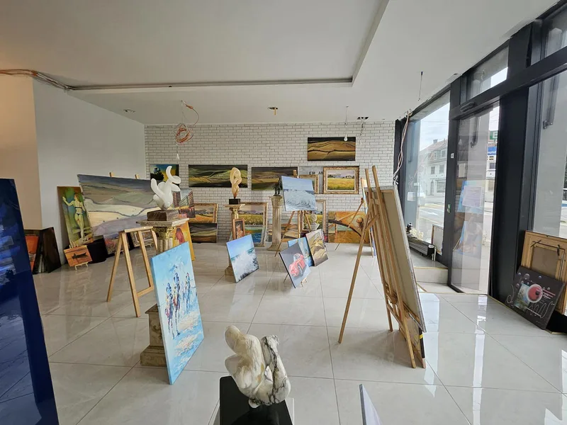 Commercial 2 rooms in Klusplatz